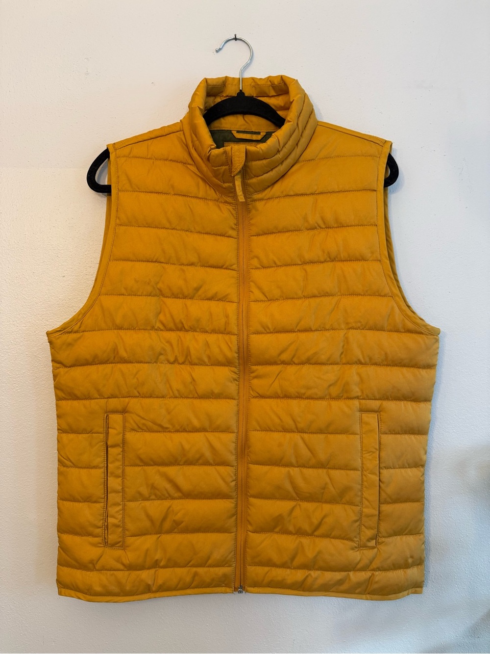 Gap ColdControl Men’s Mustard Puffer Vest Olive Lining Size M